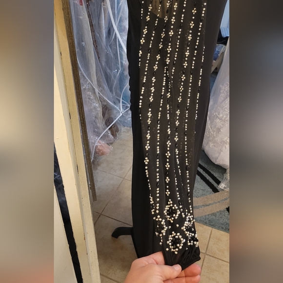 Elegant Black Evening Gown with Sheer Sleeves - Picture 8 of 8